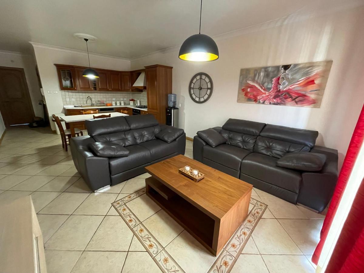Beautiful Central Apartment With Pool เซนต์พอลส์เบย์ ภายนอก รูปภาพ