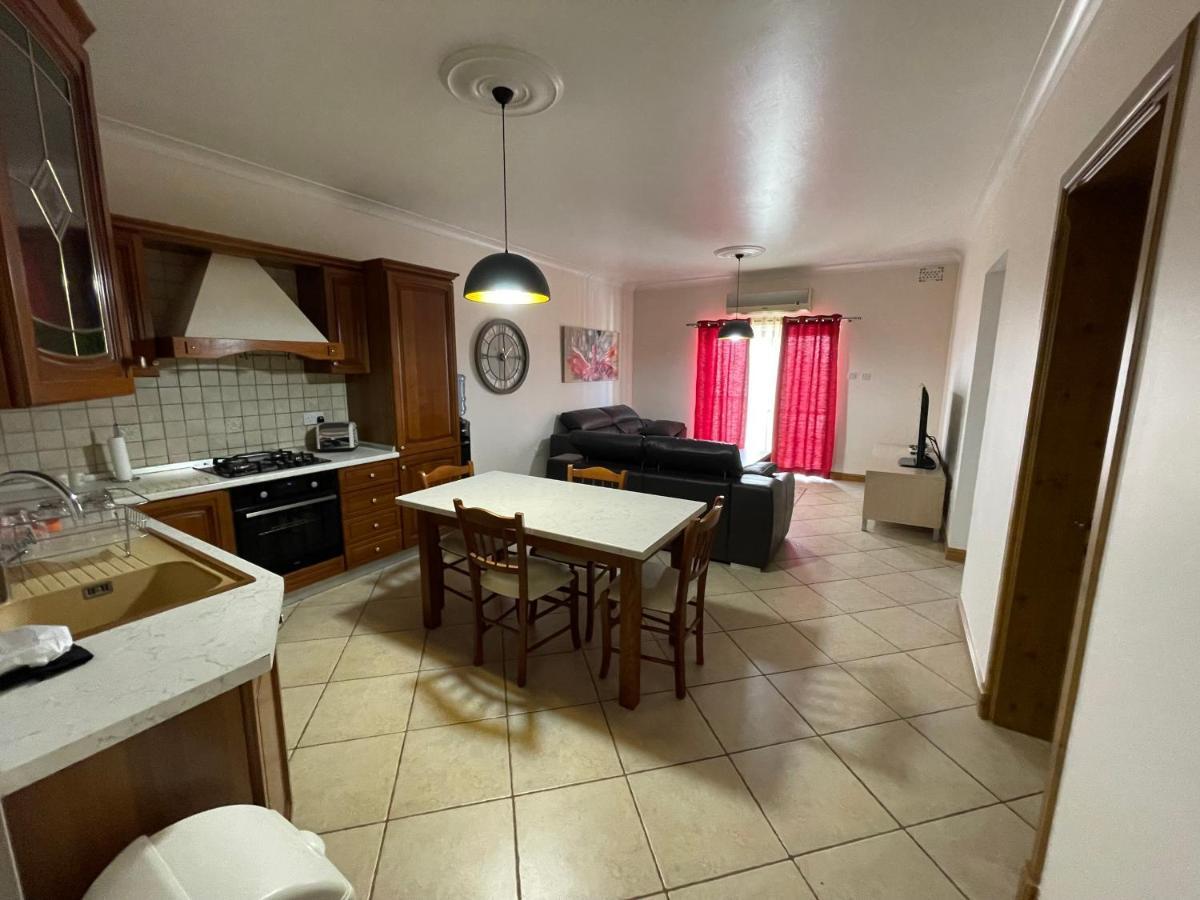 Beautiful Central Apartment With Pool เซนต์พอลส์เบย์ ภายนอก รูปภาพ